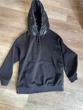 Nike Women’s Black Hoodie with Side Snap Buttons Medium